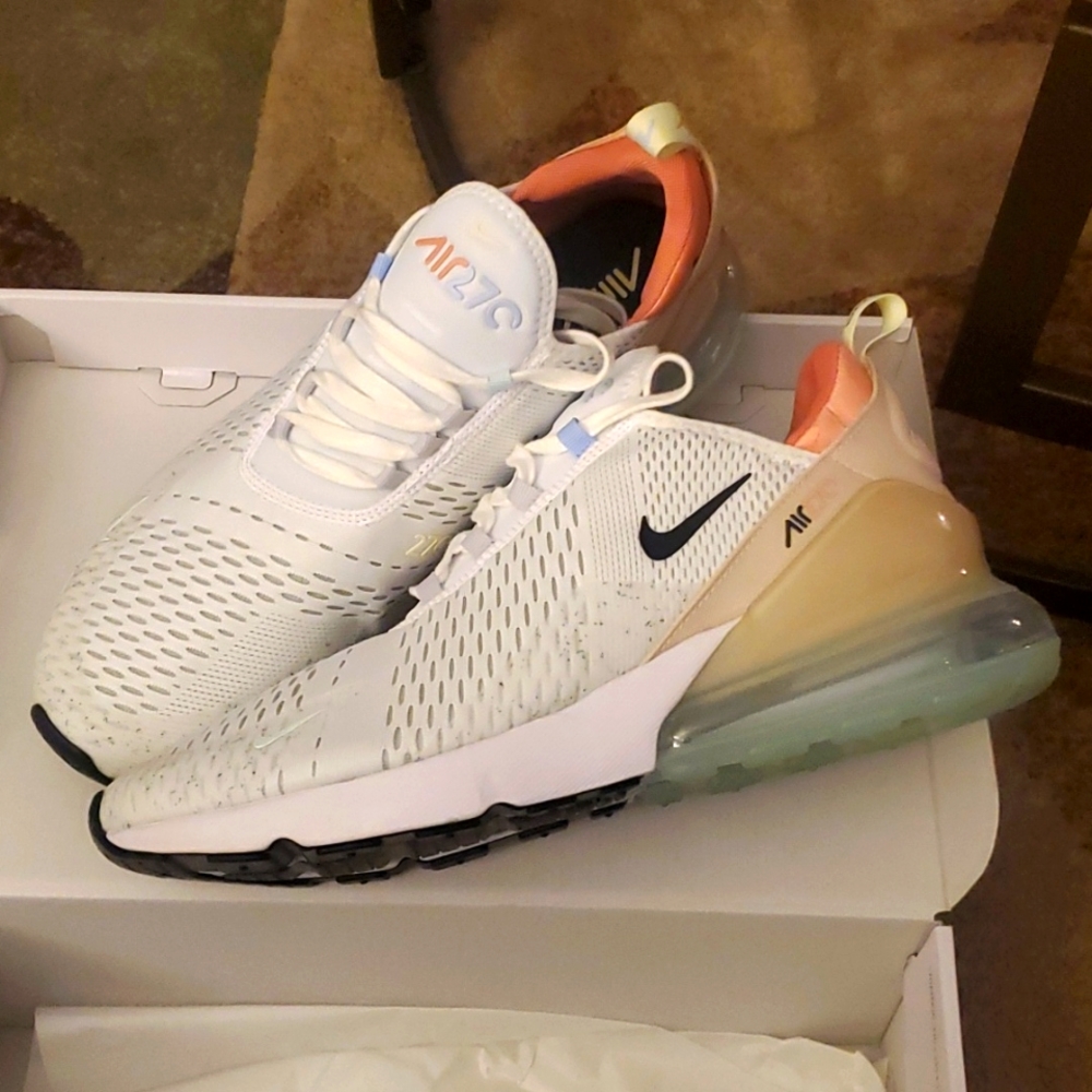 Nike Air Max 270- SZ:13, EUC. White, black, and sanddrift.